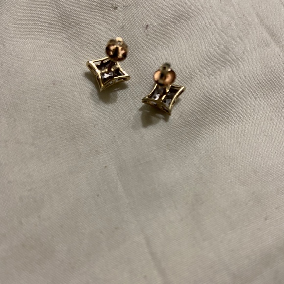 100 meter Bulova watch and 1/8 carat 10k gold earrings - Picture 4 of 5